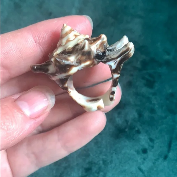 Statement Shell Cocktail Ring - Picture 3 of 4